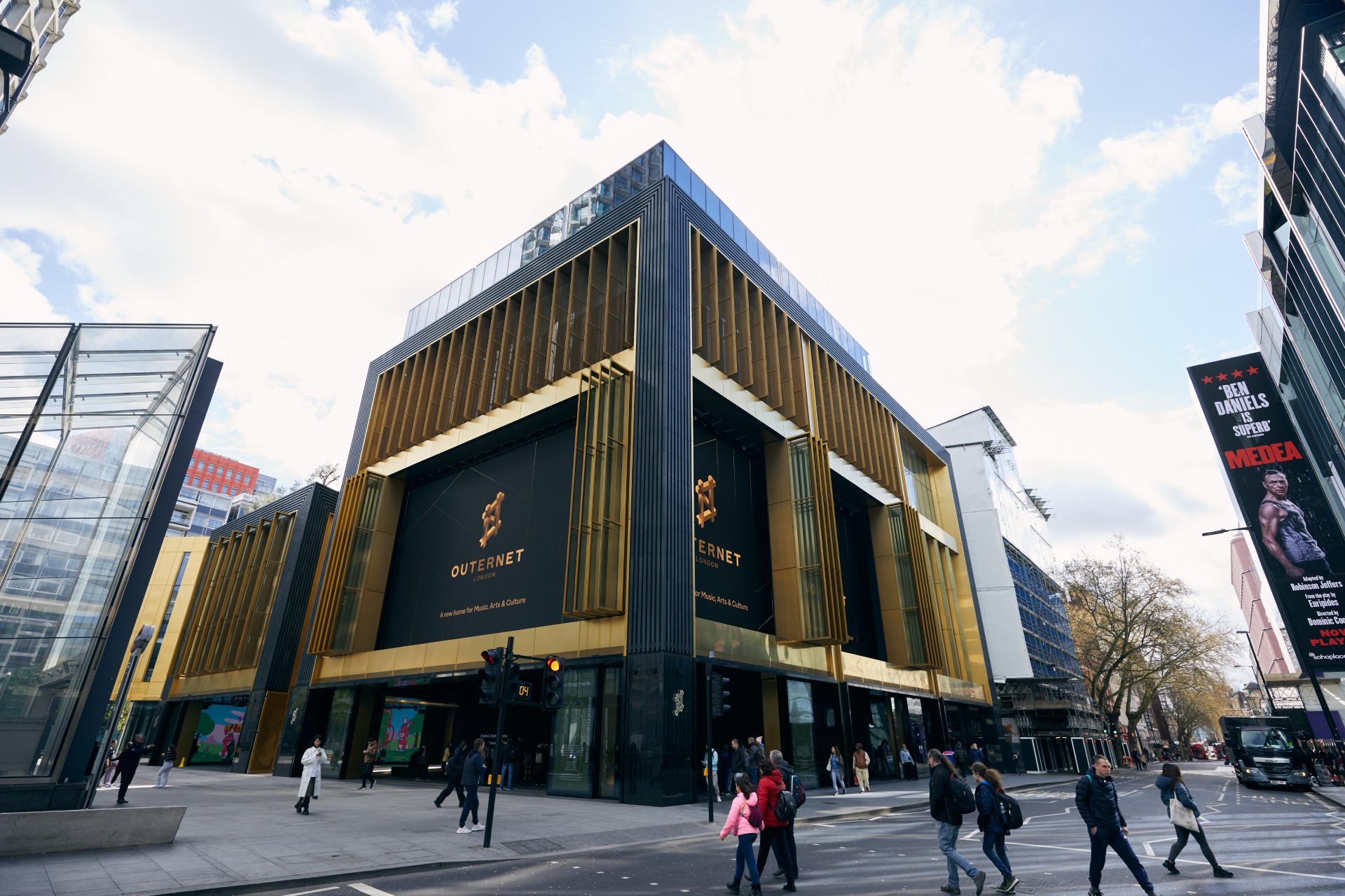 FreeWheel, Outernet partner on CTV OOH advertising